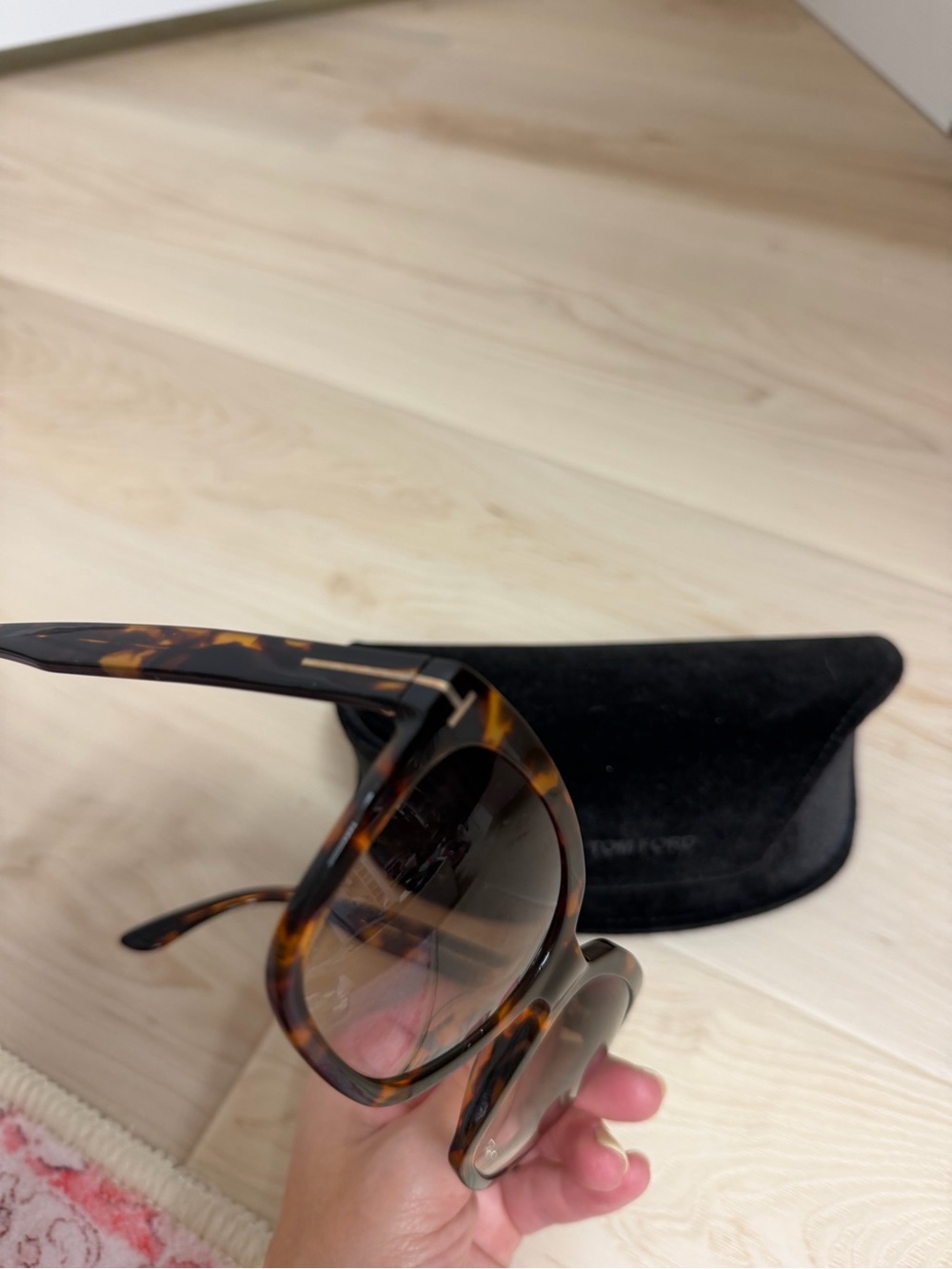 Tom Ford Women’s Tortoiseshell Sunglasses with Brown Gradient Lenses - Picture 4 of 6